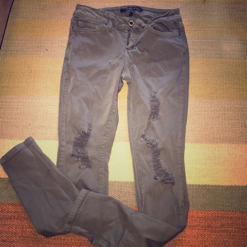 Skinny jeans with rips